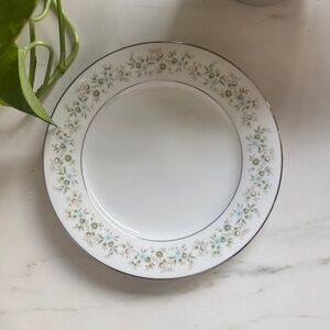 Noritake Savannah 2031 Salad Plate 8 3/8” Multicolor Floral Platinum Trim